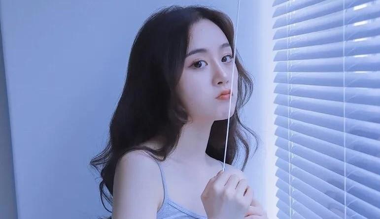 一般和女生聊什么话题（聊这三个越真实越心动）