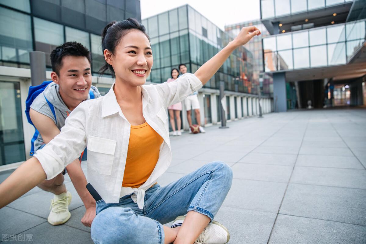 怎么和喜欢的女孩子聊天（直男嘴笨怎么和女孩子聊天）
