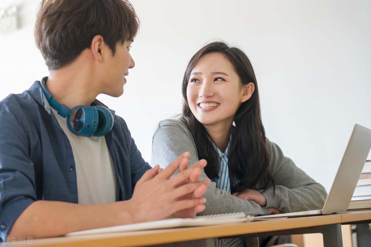 怎么说话才能讨女孩子喜欢（让女生对你产生好感的技巧）